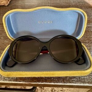 **HOLIDAY DEAL 
Gucci Black Round Sunglasses